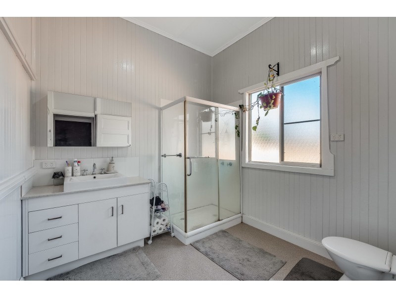 92 Anzac Avenue, Newtown QLD 4350