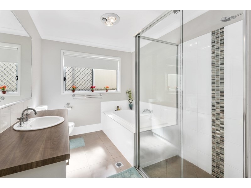 1/18 Tempest Drive, Glenvale QLD 4350