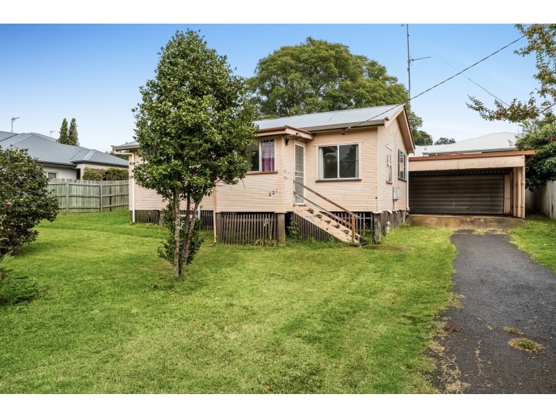221 MacKenzie Street, Centenary Heights QLD 4350