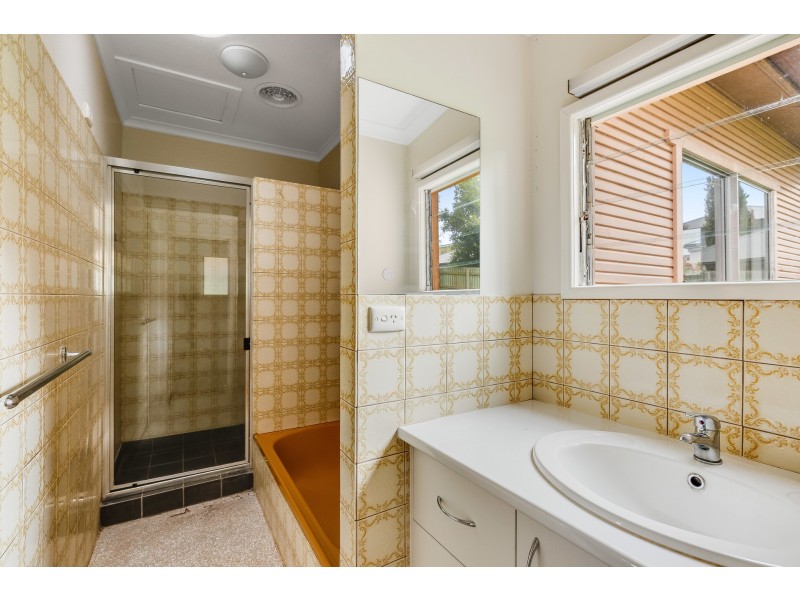 221 MacKenzie Street, Centenary Heights QLD 4350