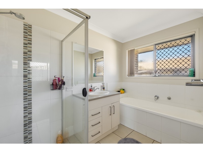 27 Kearney Street, Kearneys Spring QLD 4350