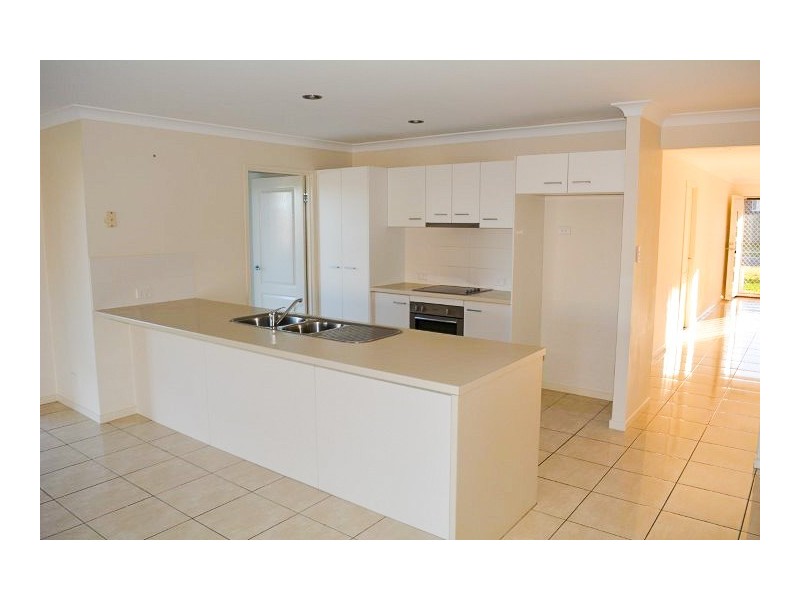 8 Huon Drive, Glenvale QLD 4350