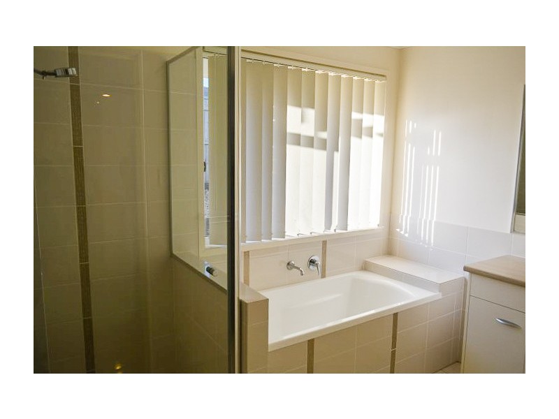 8 Huon Drive, Glenvale QLD 4350