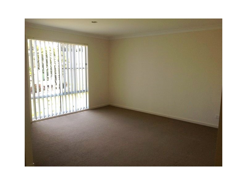 8 Huon Drive, Glenvale QLD 4350