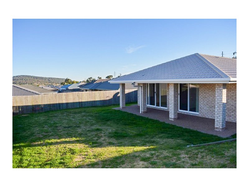 8 Huon Drive, Glenvale QLD 4350