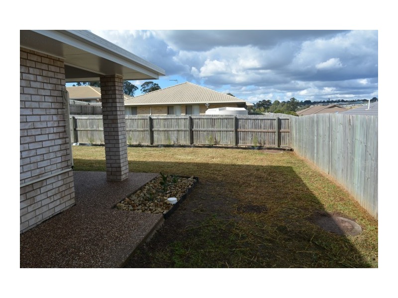 8 Huon Drive, Glenvale QLD 4350