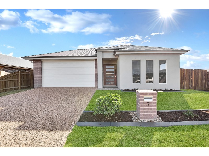 7 Pilgrim Street, Middle Ridge QLD 4350