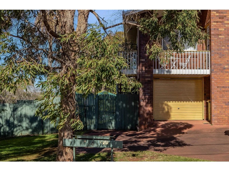 2/4 Clive Crescent, Darling Heights QLD 4350