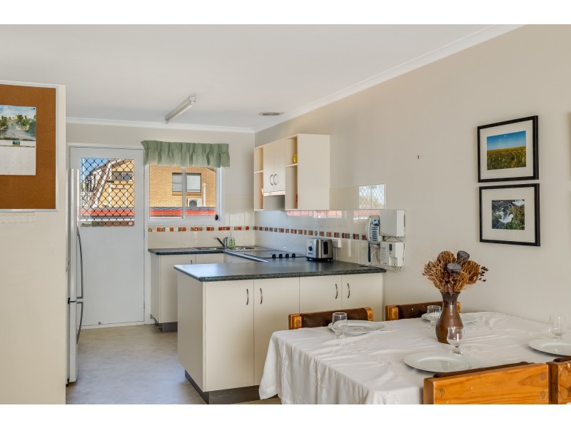 2/4 Clive Crescent, Darling Heights QLD 4350