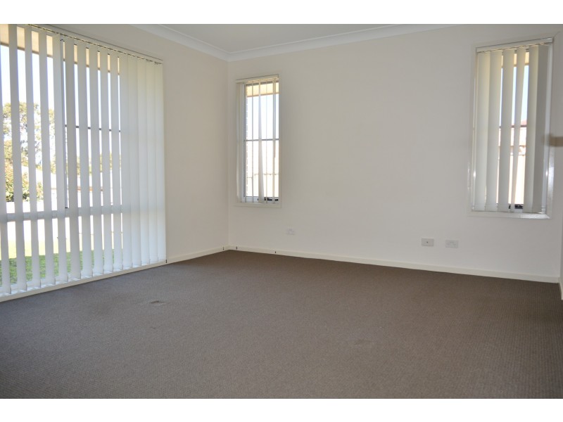 6 Alpine Court, Cranley QLD 4350