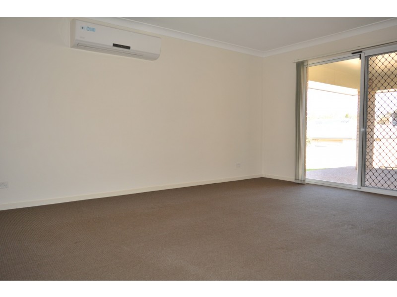 6 Alpine Court, Cranley QLD 4350