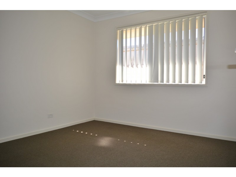 6 Alpine Court, Cranley QLD 4350