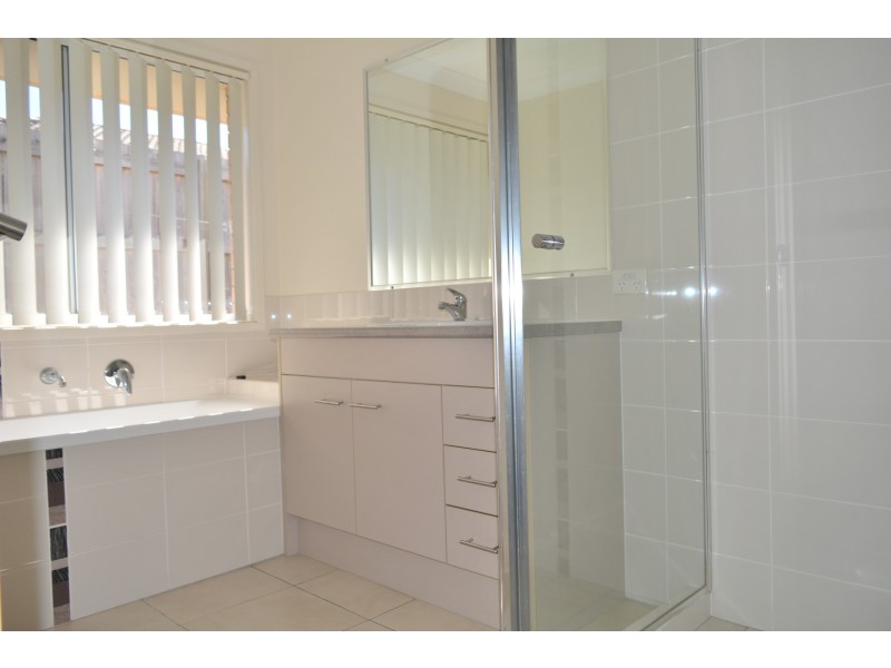 6 Alpine Court, Cranley QLD 4350