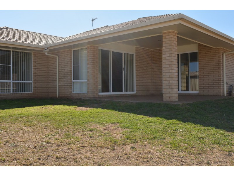 6 Alpine Court, Cranley QLD 4350