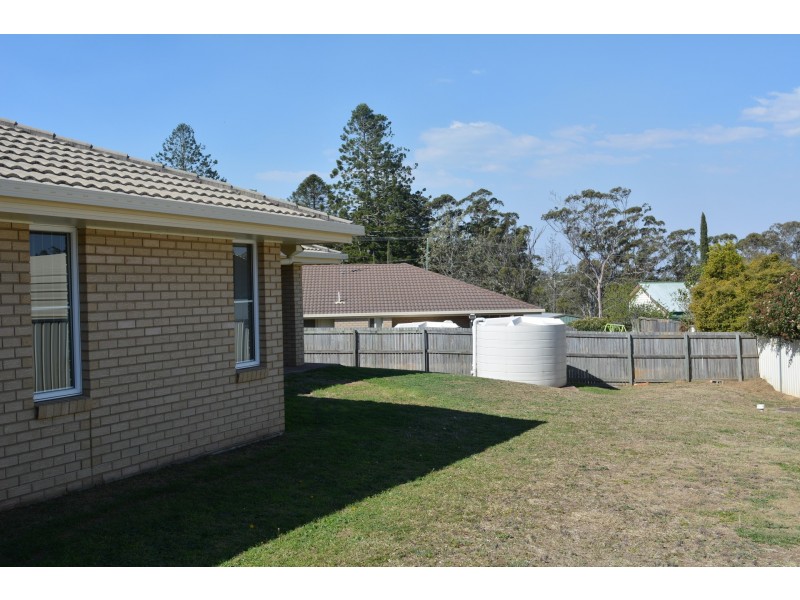 6 Alpine Court, Cranley QLD 4350