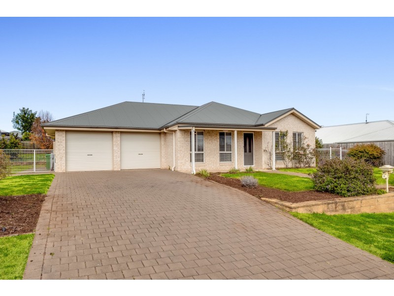 49 Bennett Street, Highfields QLD 4352