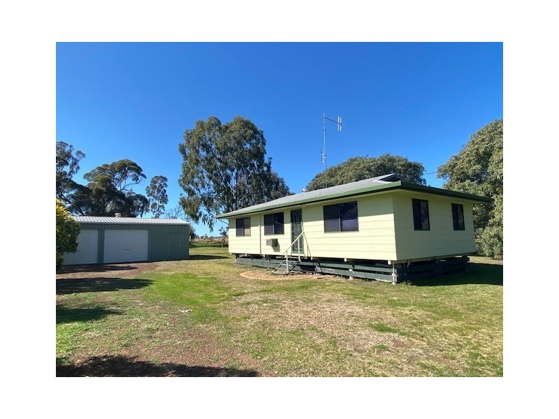 17 Railway Street, Bowenville QLD 4404