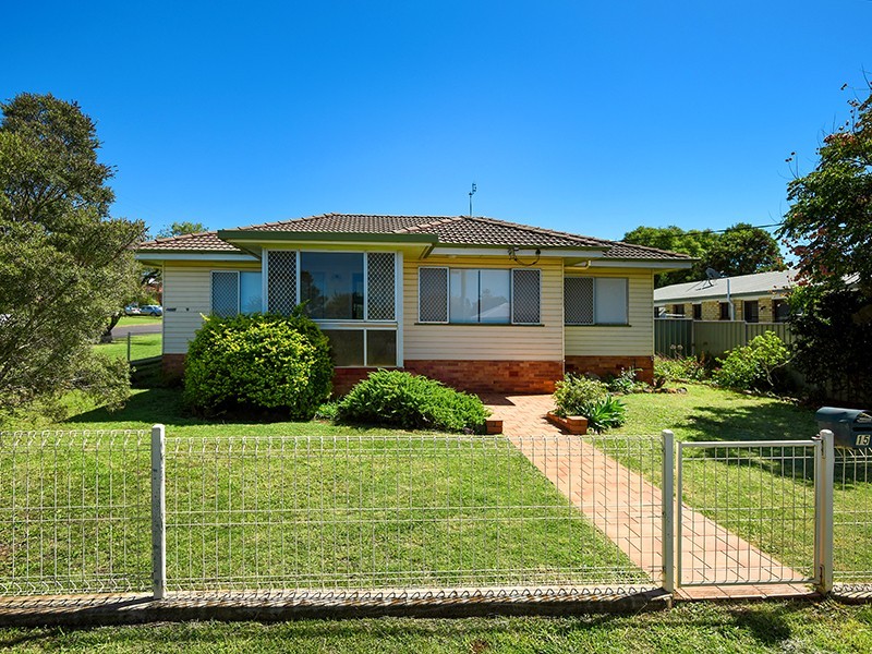 15 Burton Street, Harristown QLD 4350