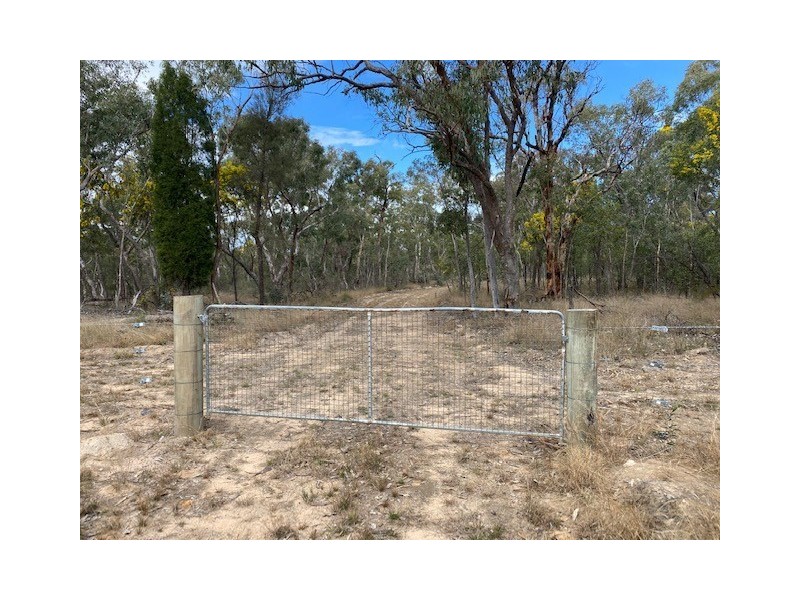121 Cypress Avenue, Millmerran Woods QLD 4357