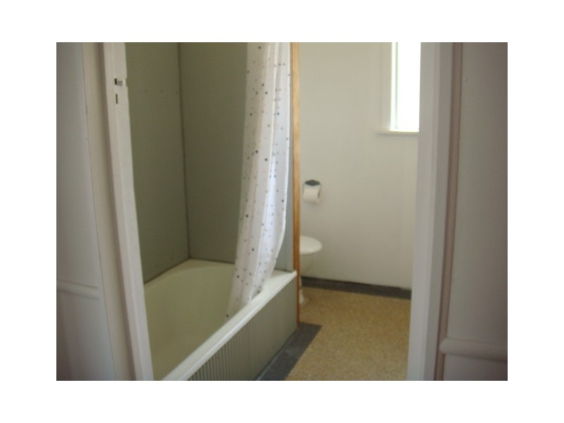 16 North Street, Taroom QLD 4420