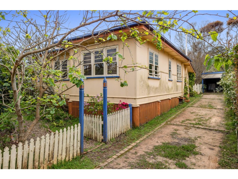 6 Loye Street, North Toowoomba QLD 4350
