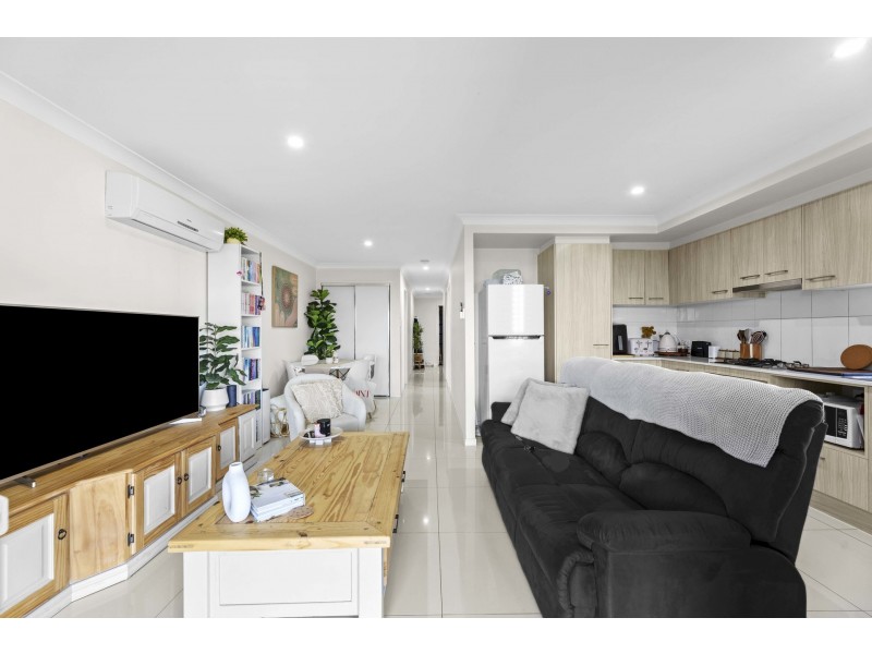 1-2/14 Kensei Street, Wyreema QLD 4352