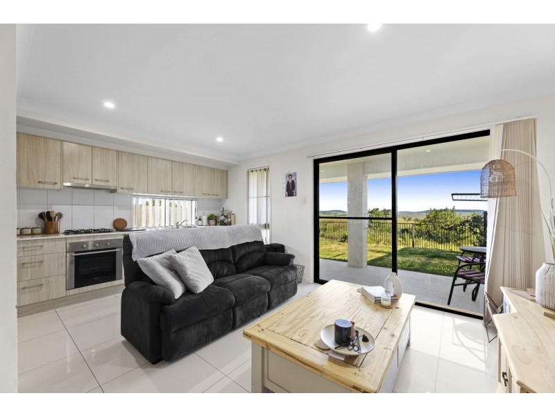 1-2/14 Kensei Street, Wyreema QLD 4352