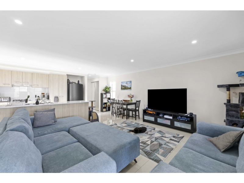 1-2/14 Kensei Street, Wyreema QLD 4352