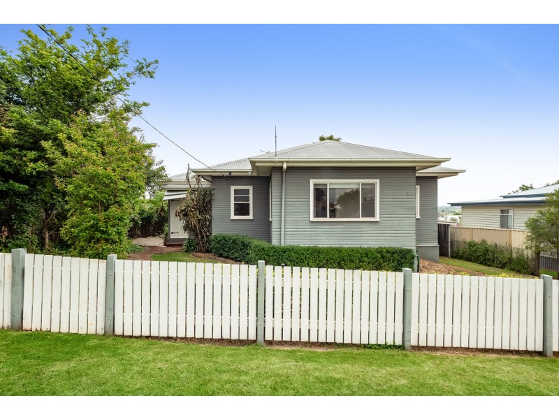 6 Katherine Street, North Toowoomba QLD 4350