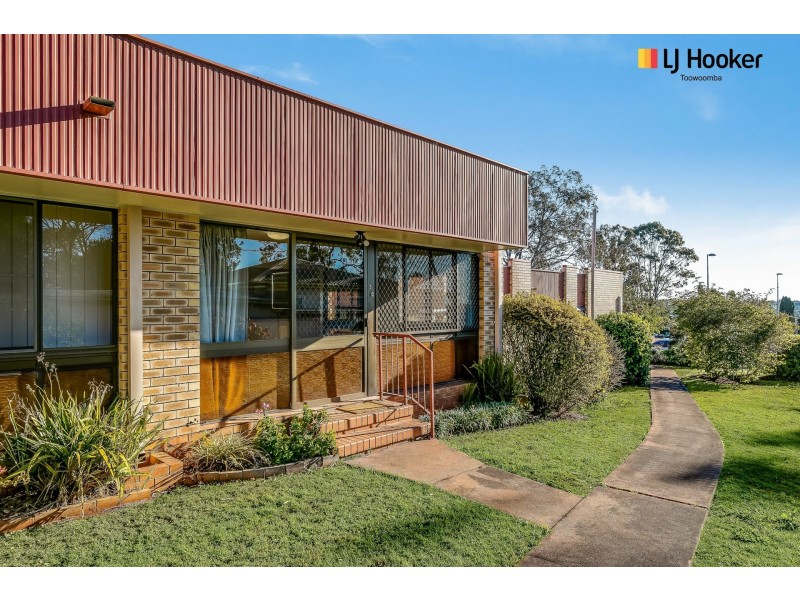 2/316 Hume Street, Centenary Heights QLD 4350