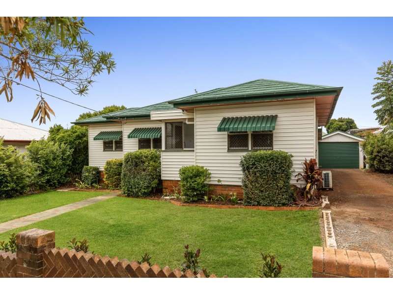 20 Hillview Avenue, Newtown QLD 4350