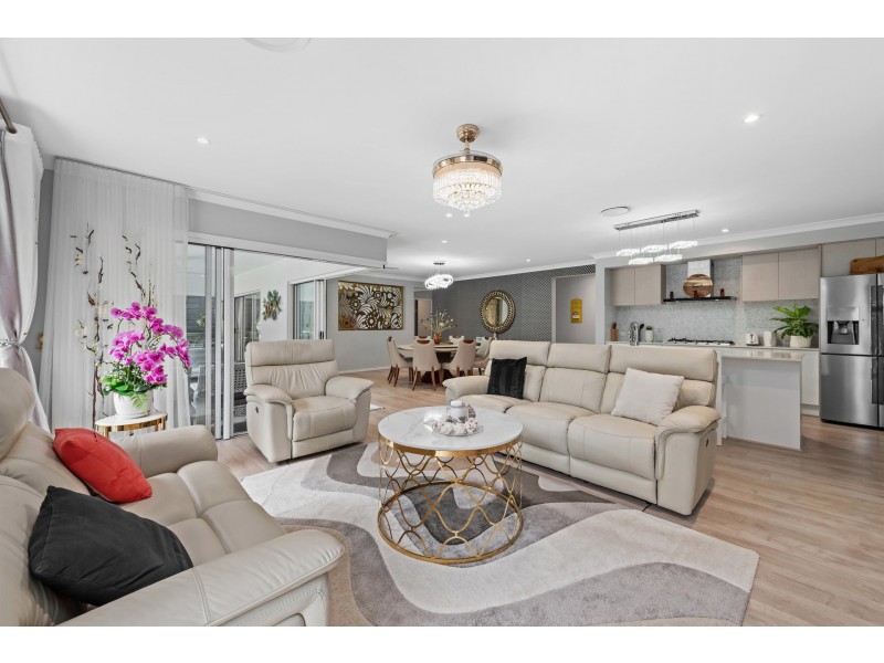 15 Greenaway Street, Greenbank QLD 4124