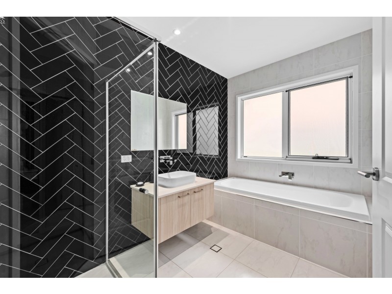 15 Greenaway Street, Greenbank QLD 4124