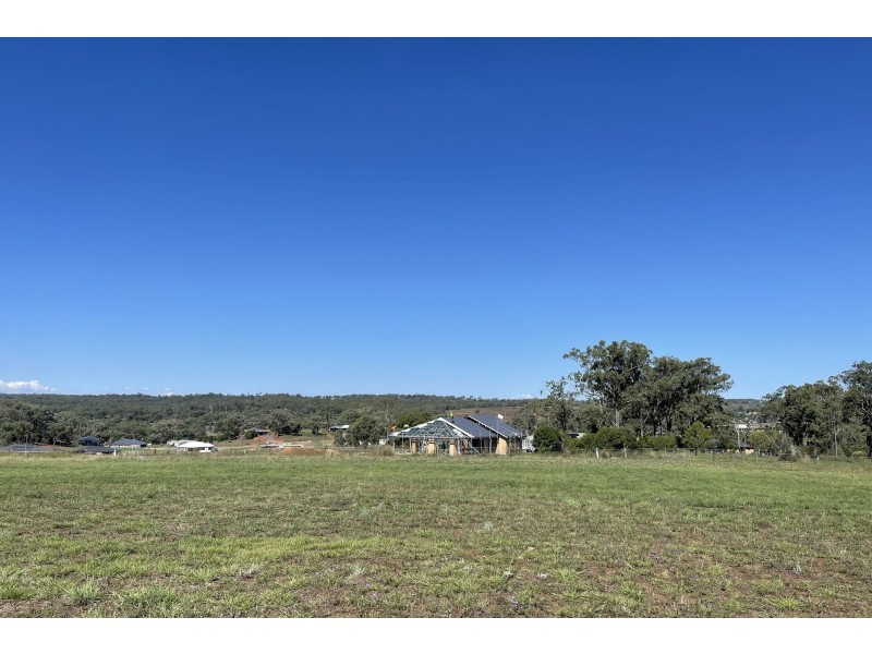 30 Gran Paradiso Way, Meringandan West QLD 4352