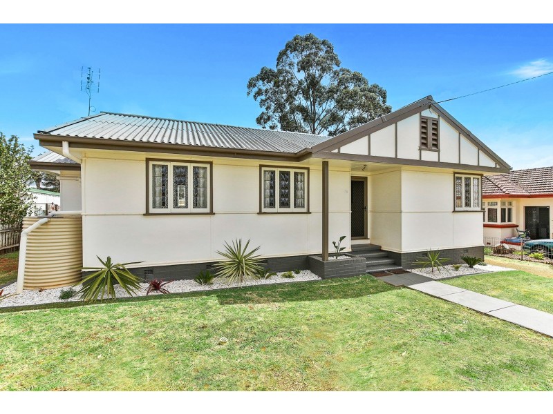 35 Priest Street, Rockville QLD 4350