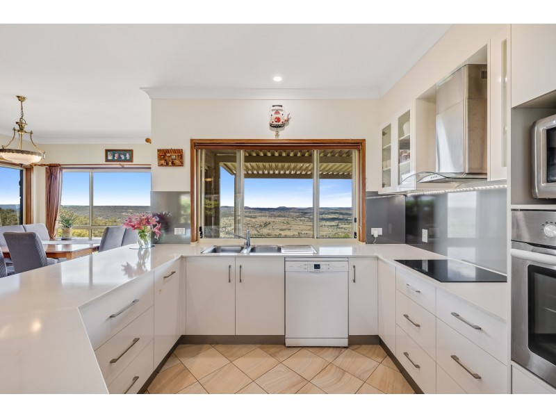 44 Panoramic Drive, Preston QLD 4352