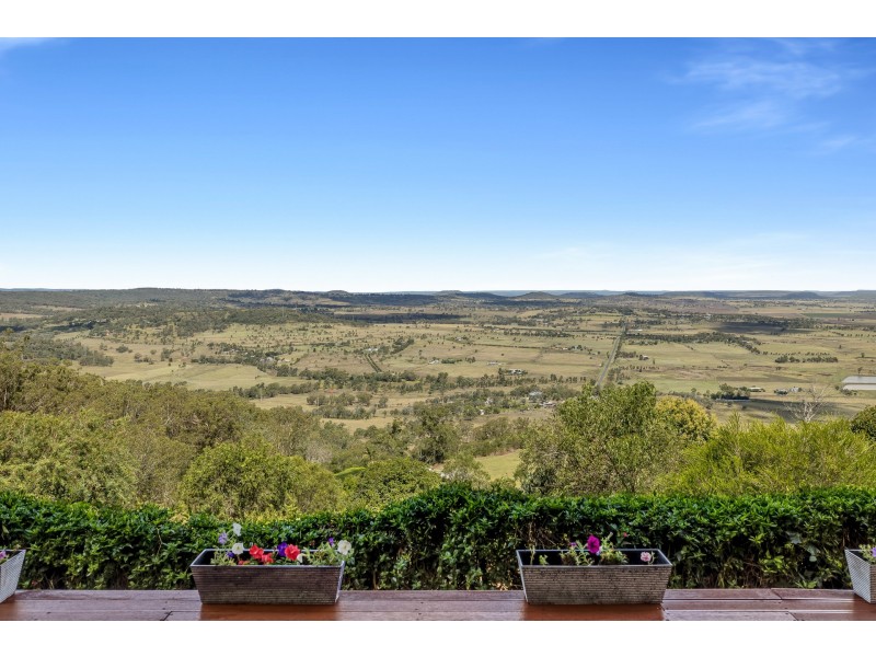 44 Panoramic Drive, Preston QLD 4352