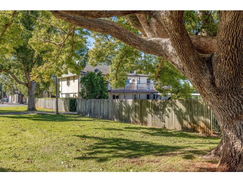 1,2,3,4/110A James Street, South Toowoomba QLD 4350