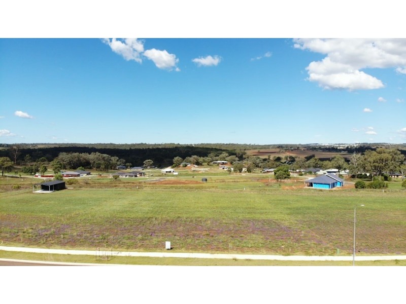 32 Gran Paradiso Way, Meringandan West QLD 4352