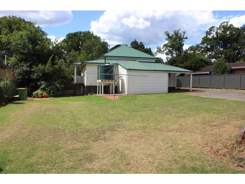 10 Moloney Street, North Toowoomba QLD 4350