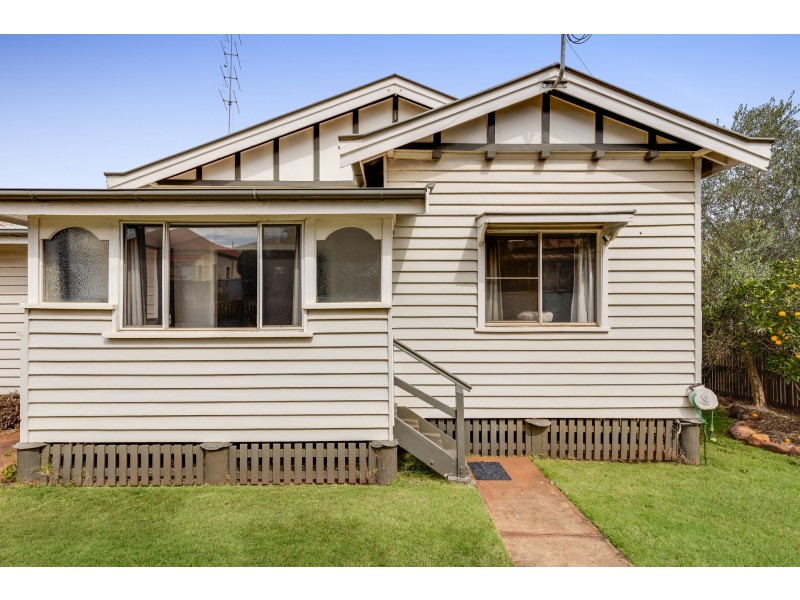 26 Isaac Street, North Toowoomba QLD 4350