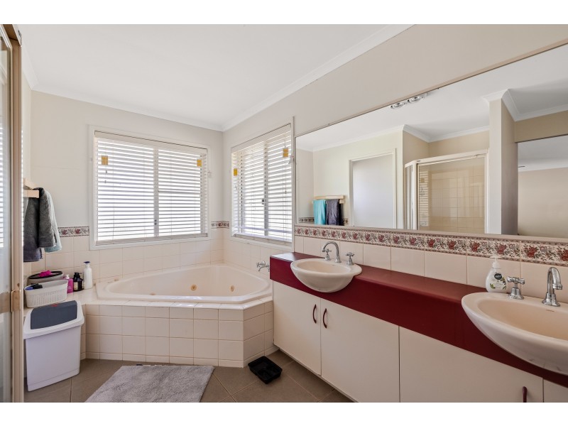 18 Penny Road, Highfields QLD 4352