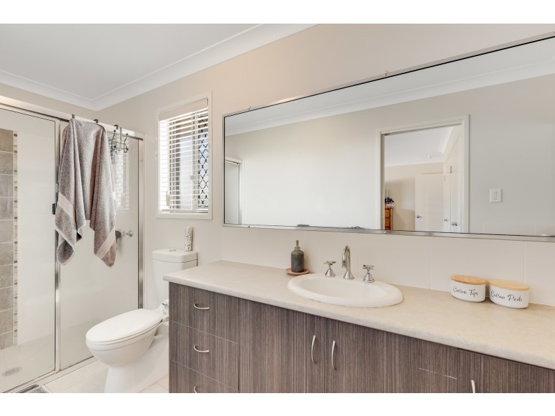 49 Smythe Drive, Highfields QLD 4352
