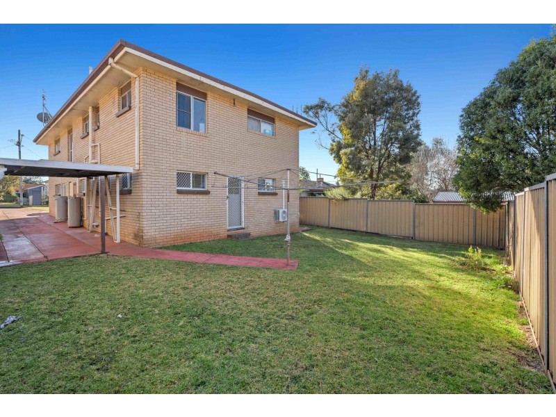 2/4 Bristol Street, Newtown QLD 4350