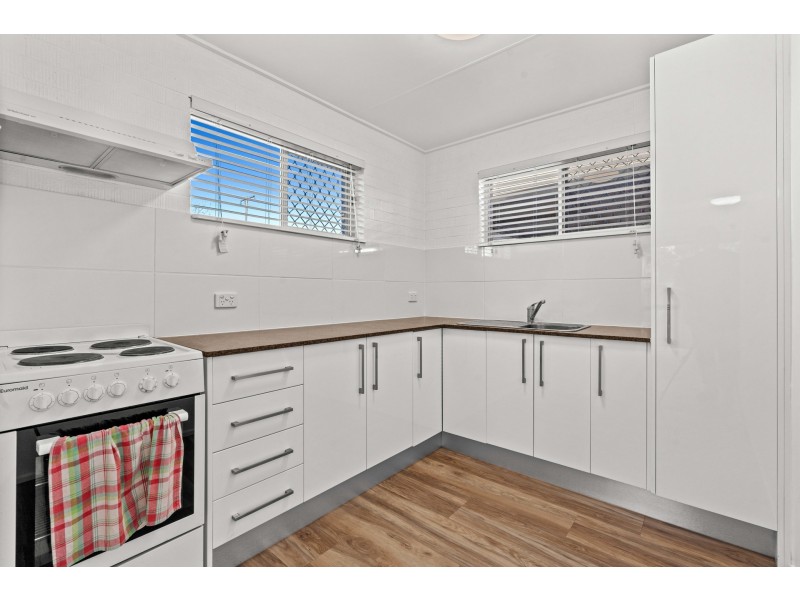 2/4 Bristol Street, Newtown QLD 4350