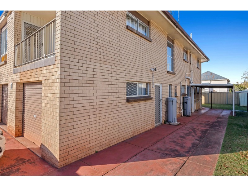 2/4 Bristol Street, Newtown QLD 4350