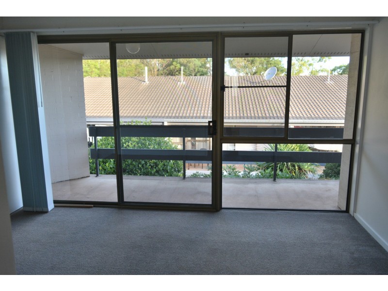 30/2 Benjamin Street, Mount Lofty QLD 4350