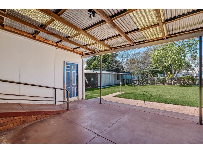 26 Hillside Street, Newtown QLD 4350