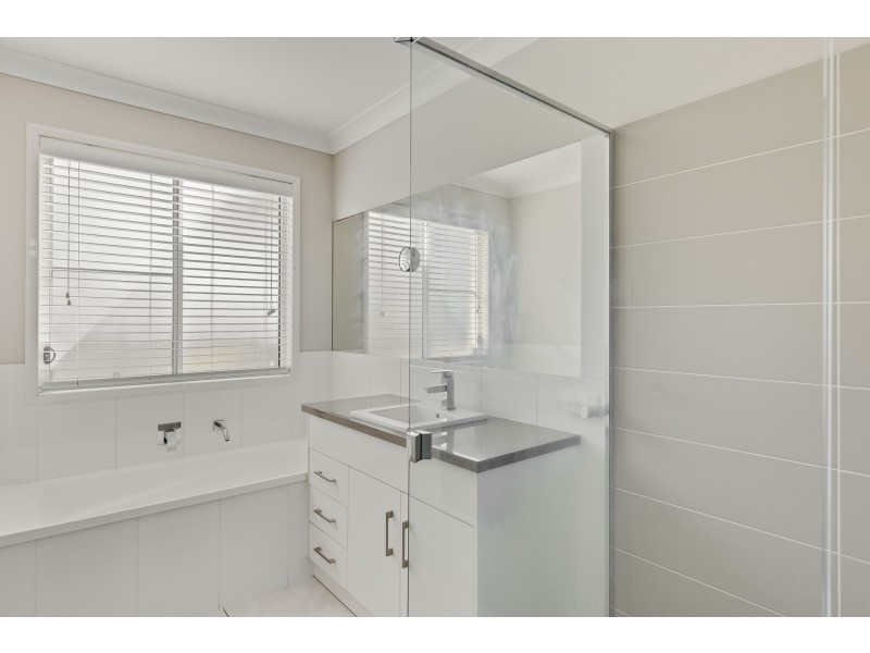 2/13 Wapiti Street, Kearneys Spring QLD 4350