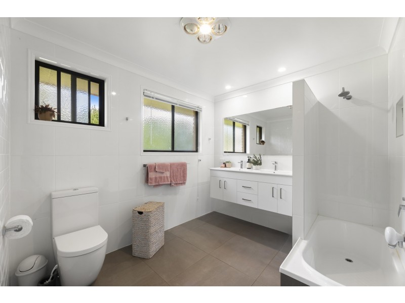 10 Kennedy Street, Cabarlah QLD 4352